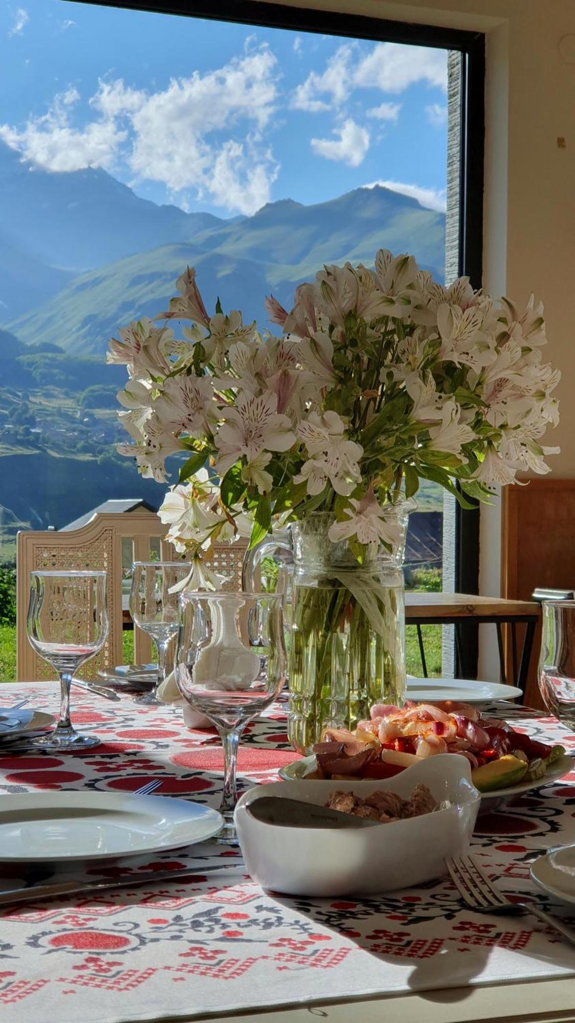 Aronia Kazbegi Hotel Exterior photo