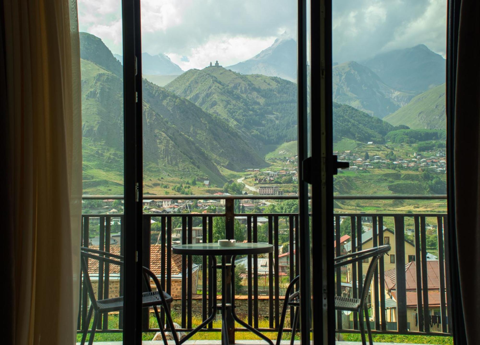 Aronia Kazbegi Hotel Exterior photo