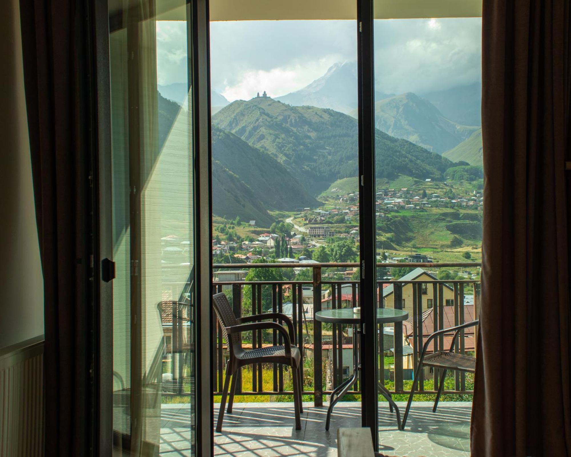 Aronia Kazbegi Hotel Exterior photo